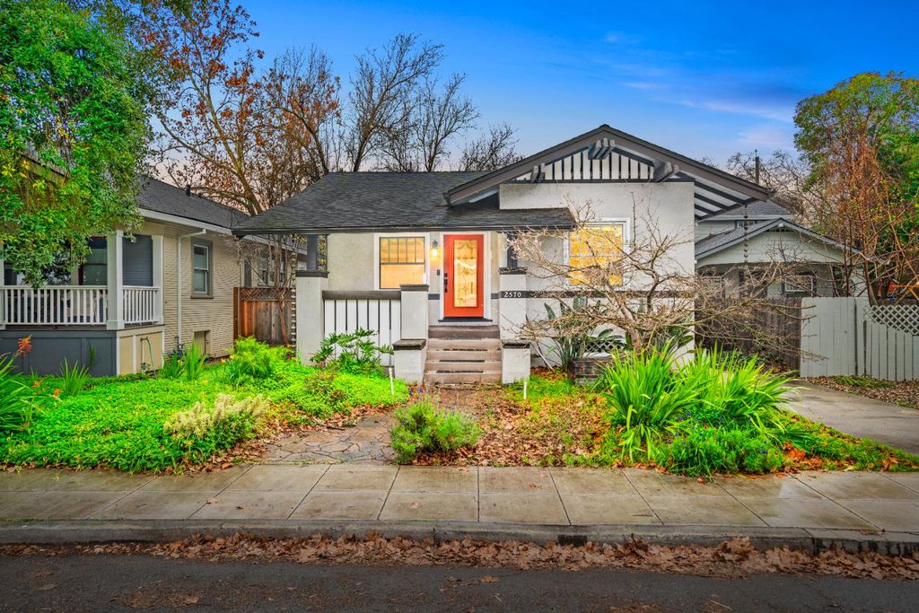 2570 41st St, Sacramento, CA 95817