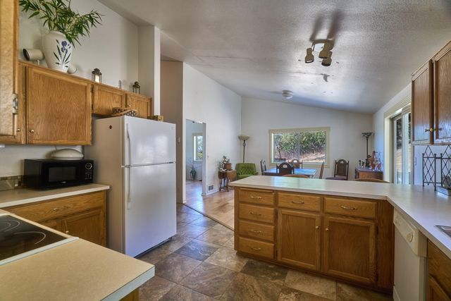 7505 Torrey Pines Terrace, Eagle Point, OR 97524