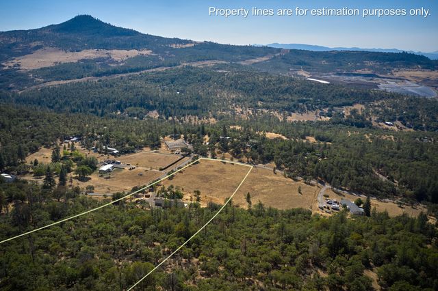 7505 Torrey Pines Terrace, Eagle Point, OR 97524
