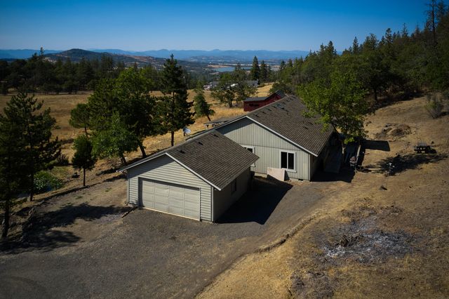 7505 Torrey Pines Terrace, Eagle Point, OR 97524