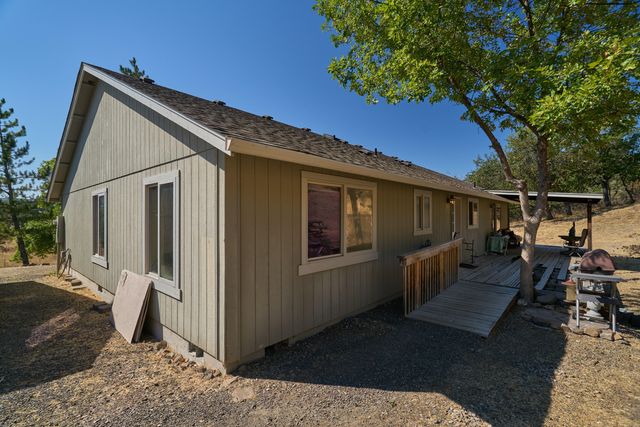 7505 Torrey Pines Terrace, Eagle Point, OR 97524