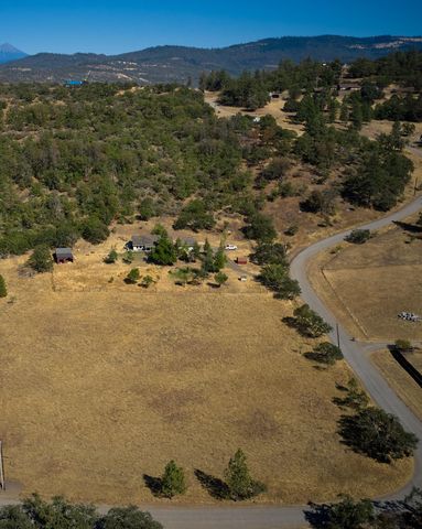 7505 Torrey Pines Terrace, Eagle Point, OR 97524