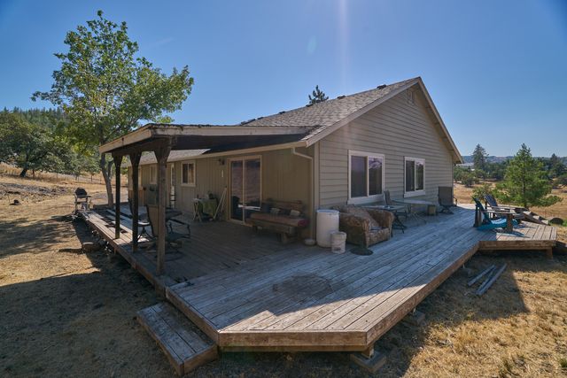 7505 Torrey Pines Terrace, Eagle Point, OR 97524