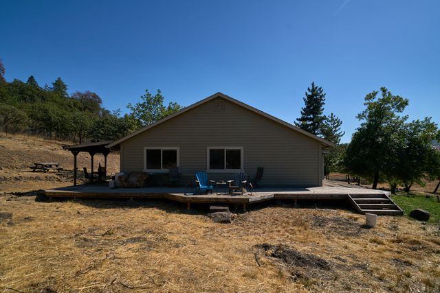 7505 Torrey Pines Terrace, Eagle Point, OR 97524