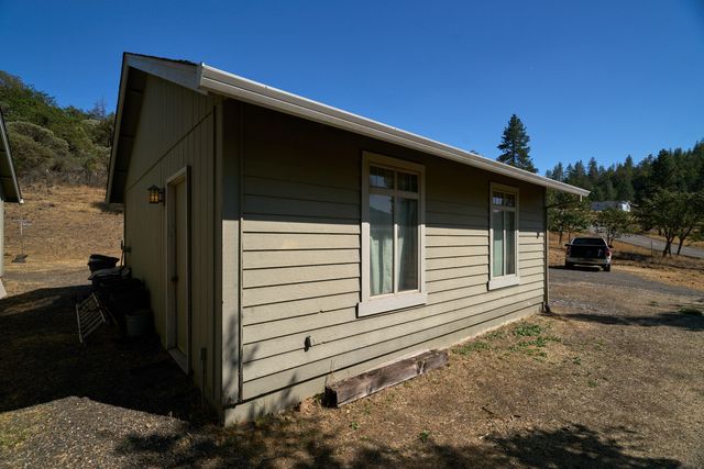 7505 Torrey Pines Terrace, Eagle Point, OR 97524