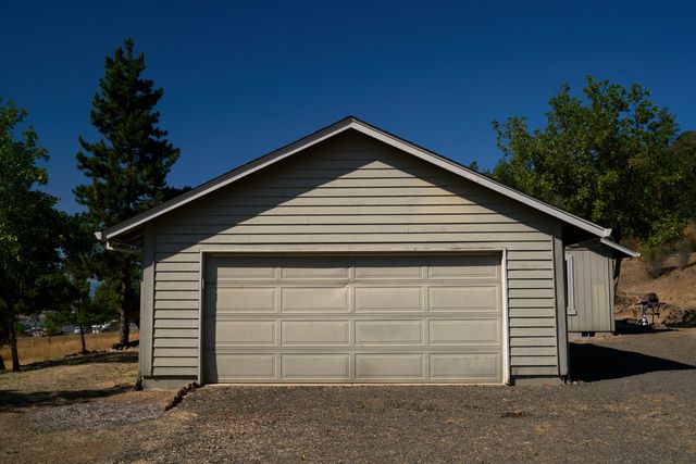 7505 Torrey Pines Terrace, Eagle Point, OR 97524