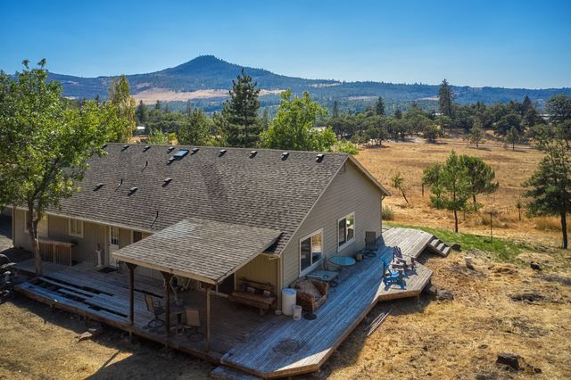 7505 Torrey Pines Terrace, Eagle Point, OR 97524