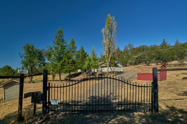 7505 Torrey Pines Terrace, Eagle Point, OR 97524