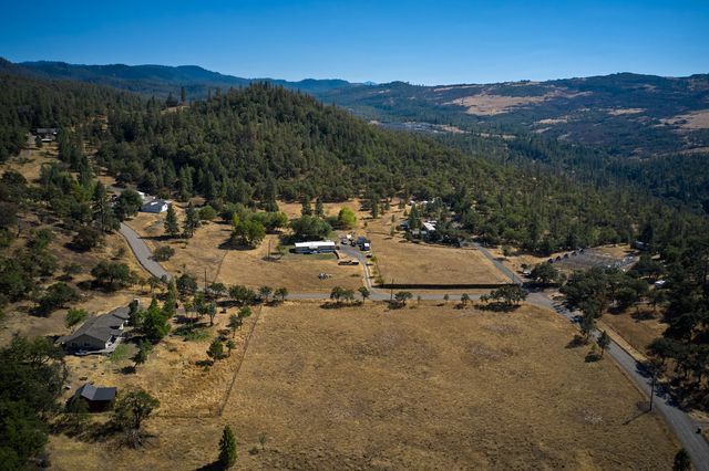 7505 Torrey Pines Terrace, Eagle Point, OR 97524