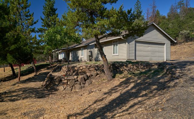 7505 Torrey Pines Terrace, Eagle Point, OR 97524