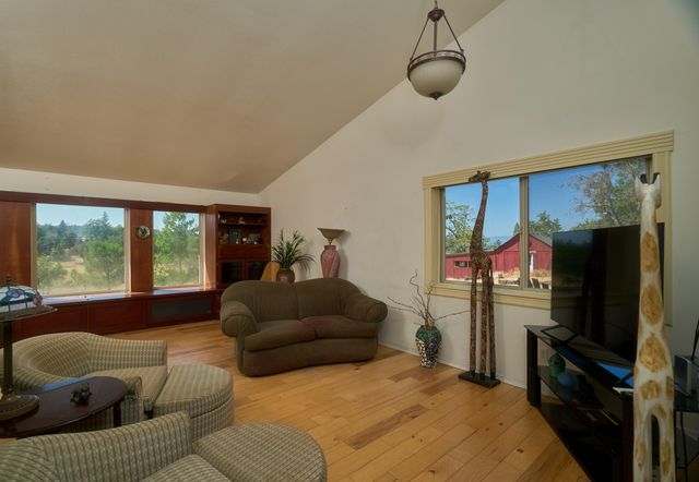 7505 Torrey Pines Terrace, Eagle Point, OR 97524
