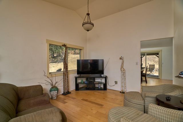 7505 Torrey Pines Terrace, Eagle Point, OR 97524
