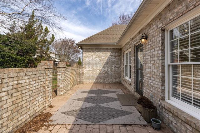 2 Wexford Circle, Thomasville, NC 27360