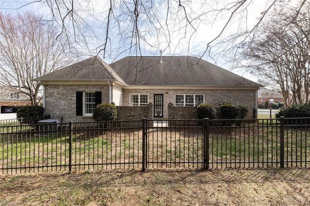 2 Wexford Circle, Thomasville, NC 27360