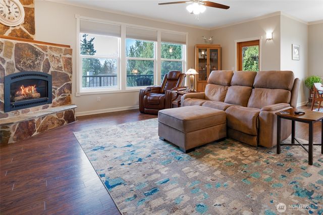 1341 Salt Point Place E, Port Orchard, WA 98366