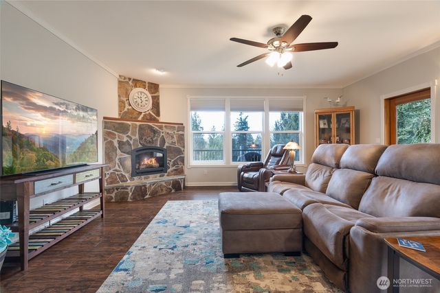 1341 Salt Point Place E, Port Orchard, WA 98366