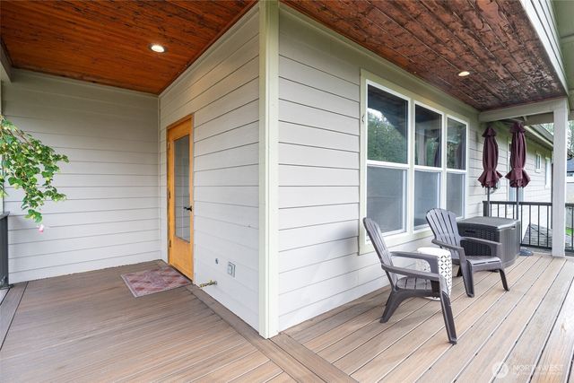 1341 Salt Point Place E, Port Orchard, WA 98366