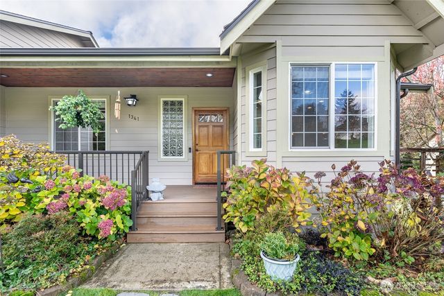 1341 Salt Point Place E, Port Orchard, WA 98366