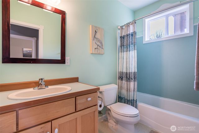 1341 Salt Point Place E, Port Orchard, WA 98366