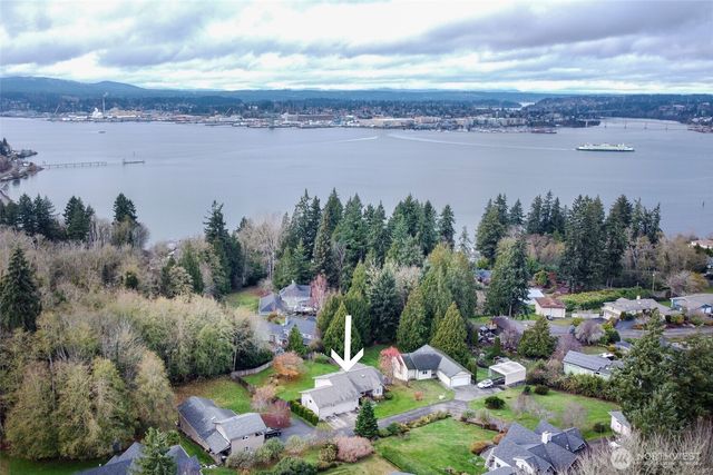 1341 Salt Point Place E, Port Orchard, WA 98366