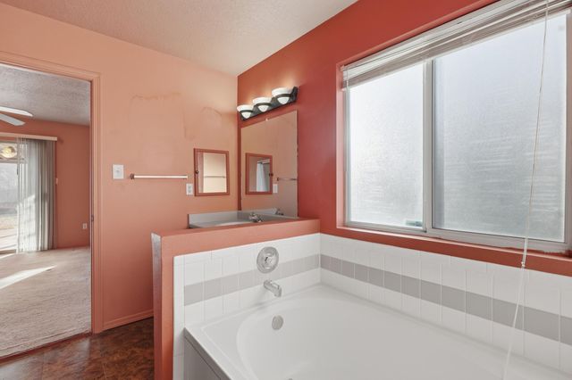 5724 Aida Road NW, Albuquerque, NM 87114