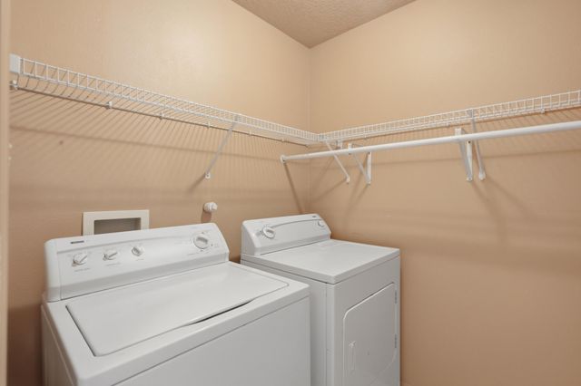 5724 Aida Road NW, Albuquerque, NM 87114