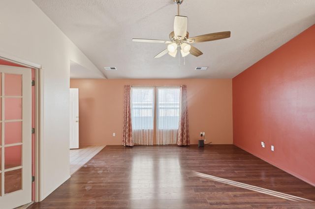 5724 Aida Road NW, Albuquerque, NM 87114