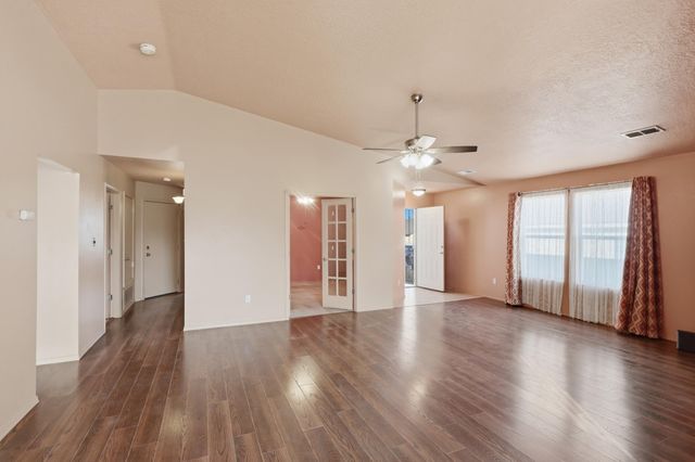 5724 Aida Road NW, Albuquerque, NM 87114