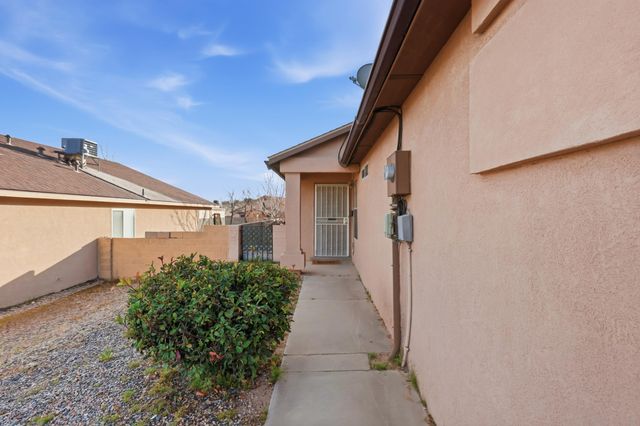 5724 Aida Road NW, Albuquerque, NM 87114
