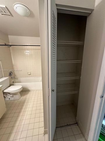 7160 NW 179th St 309, Hialeah, FL 33015