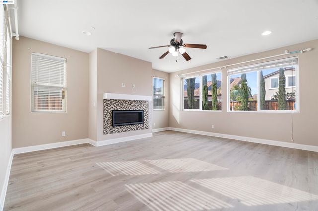 967 Dainty Ave., Brentwood, CA 94513