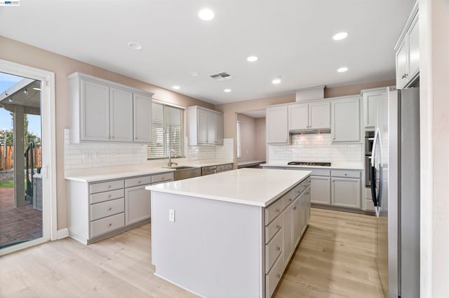 967 Dainty Ave., Brentwood, CA 94513