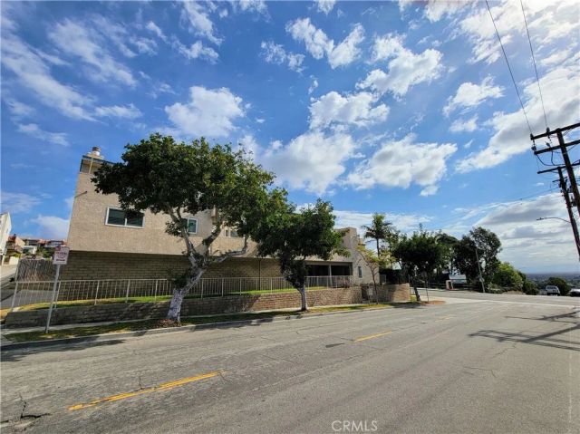 2755 E Hill Street, Signal Hill, CA 90755