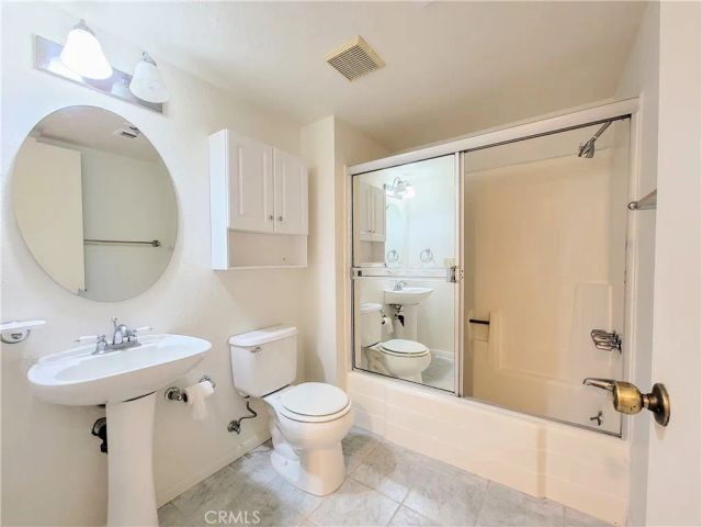 2755 E Hill Street, Signal Hill, CA 90755