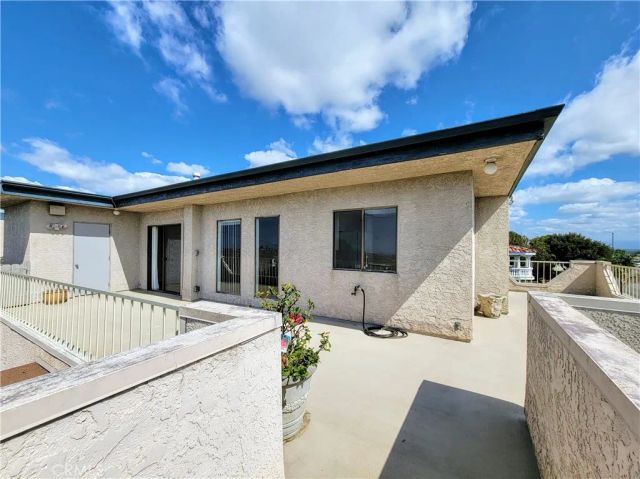 2755 E Hill Street, Signal Hill, CA 90755