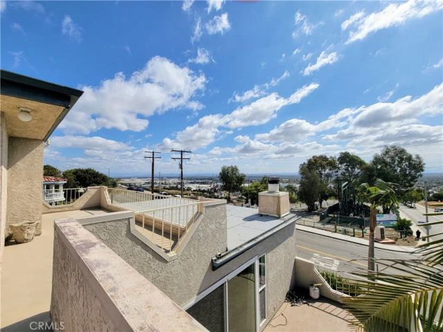 2755 E Hill Street, Signal Hill, CA 90755