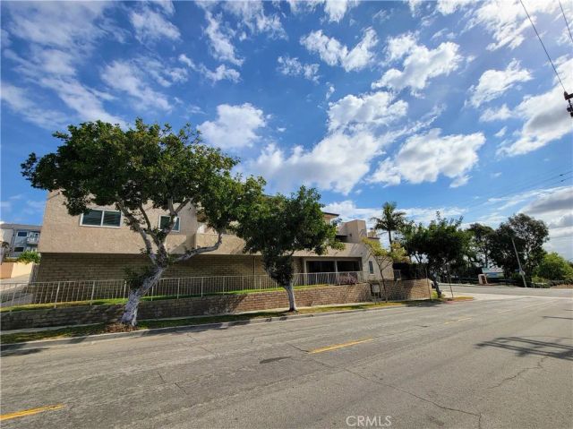 2755 E Hill Street, Signal Hill, CA 90755