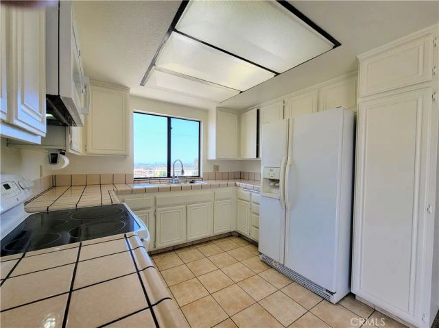2755 E Hill Street, Signal Hill, CA 90755