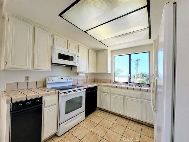 2755 E Hill Street, Signal Hill, CA 90755