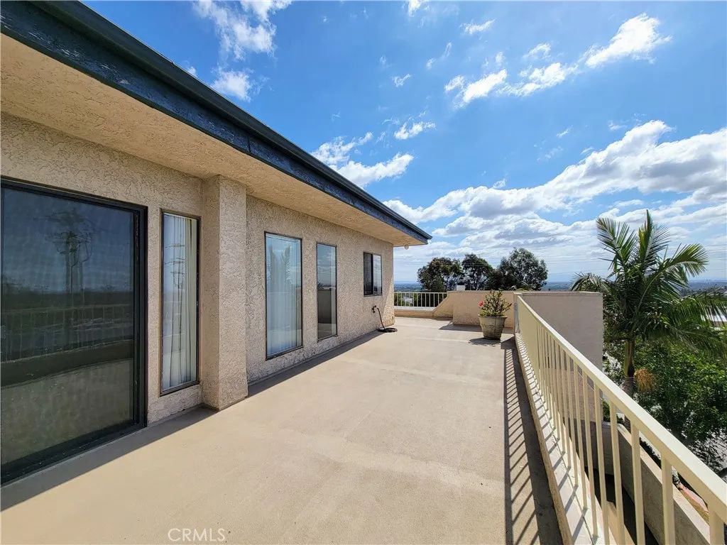 2755 E Hill Street, Signal Hill, CA 90755