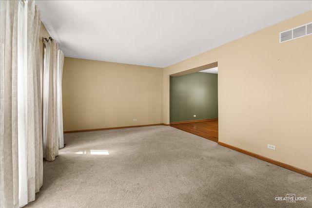 202 Mistwood Lane, North Aurora, IL 60542