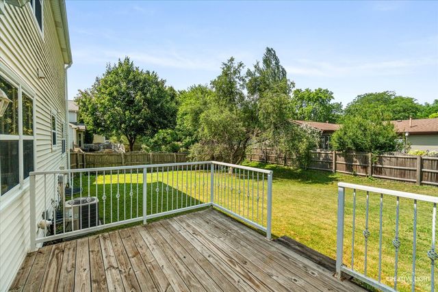 202 Mistwood Lane, North Aurora, IL 60542