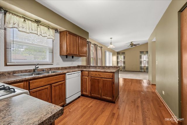 202 Mistwood Lane, North Aurora, IL 60542