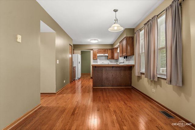 202 Mistwood Lane, North Aurora, IL 60542