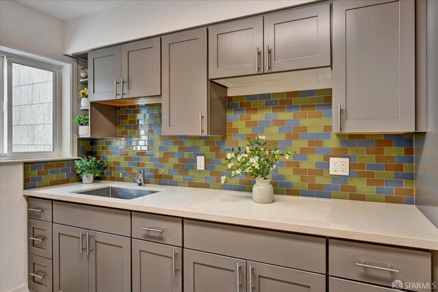 275 Sweeny Street, San Francisco, CA 94134