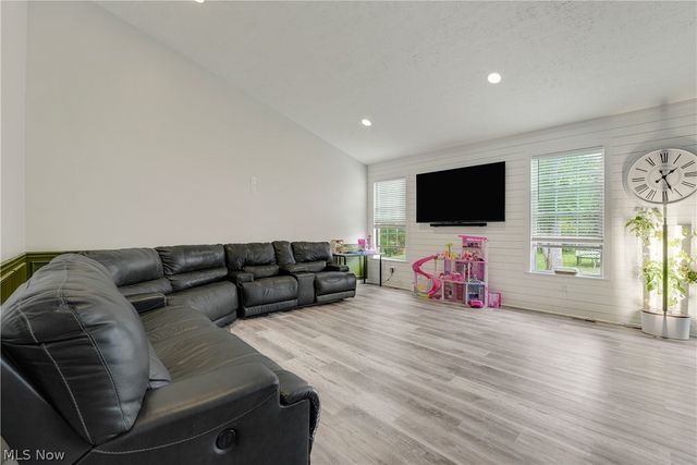 10449 Maryland Street, Aurora, OH 44202