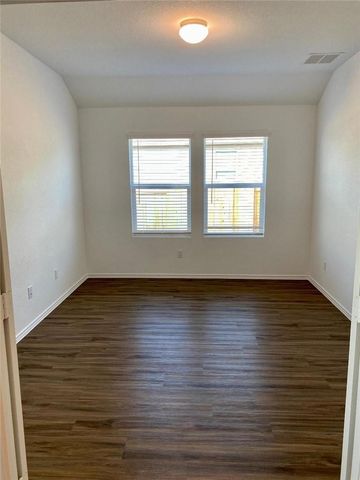 215 Chickasaw LN, Hutto, TX 78634