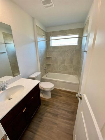 215 Chickasaw LN, Hutto, TX 78634