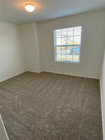 215 Chickasaw LN, Hutto, TX 78634