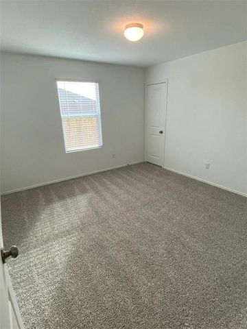 215 Chickasaw LN, Hutto, TX 78634